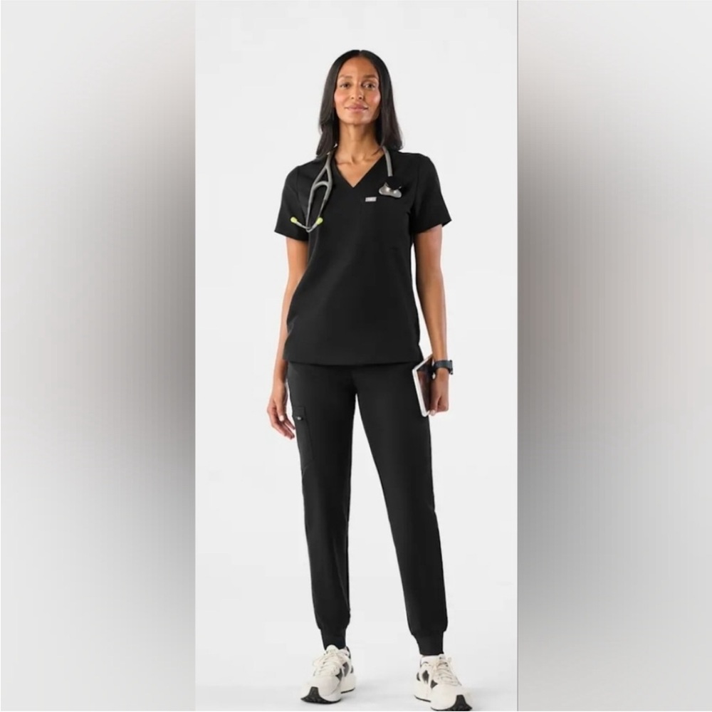 FIGS technical Zamora scrub black joggers XXS